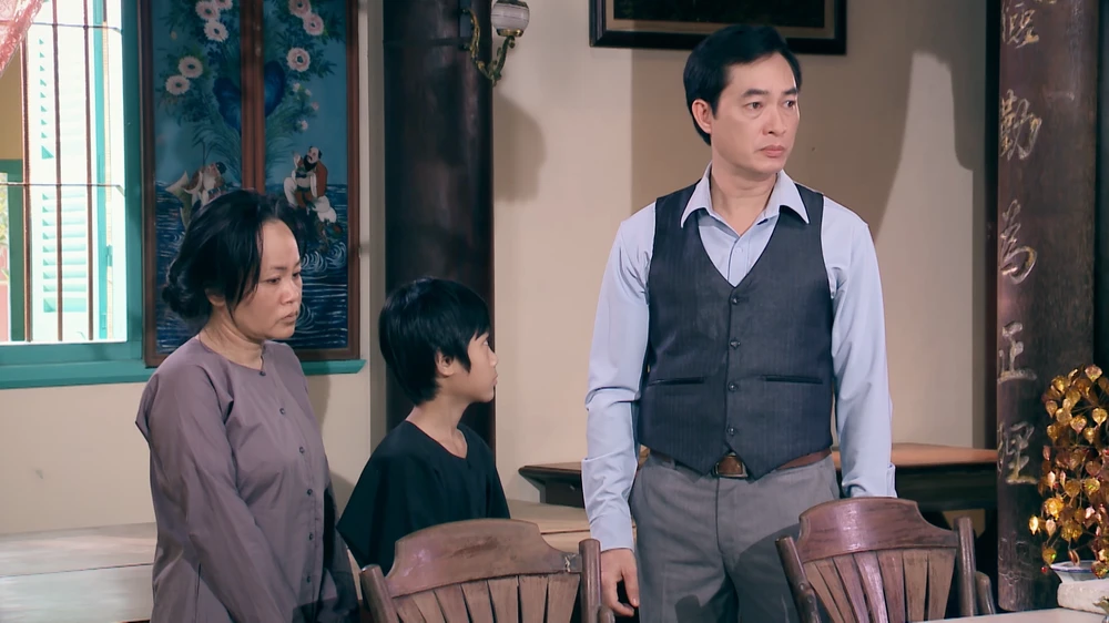 Bà Năm qua nhà ông Phú xin cho Thành ở lại nhà ông.