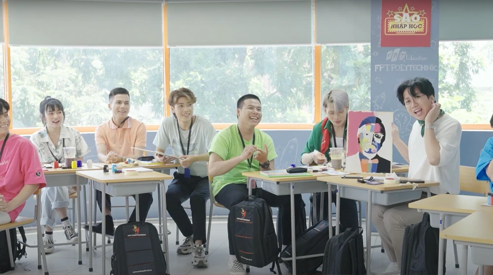 Phát La cũng tự tin khoe khả năng vẽ đôi mắt có hồn nhưng chỉ là nửa hồn thương đau.