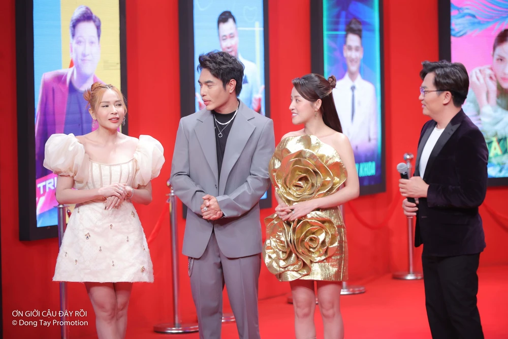 Khả Như chia sẻ với chương trình.