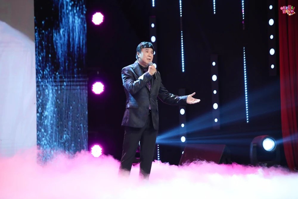 Nghệ sĩ Bảo Quốc hát tặng ca khúc trong chương trình.