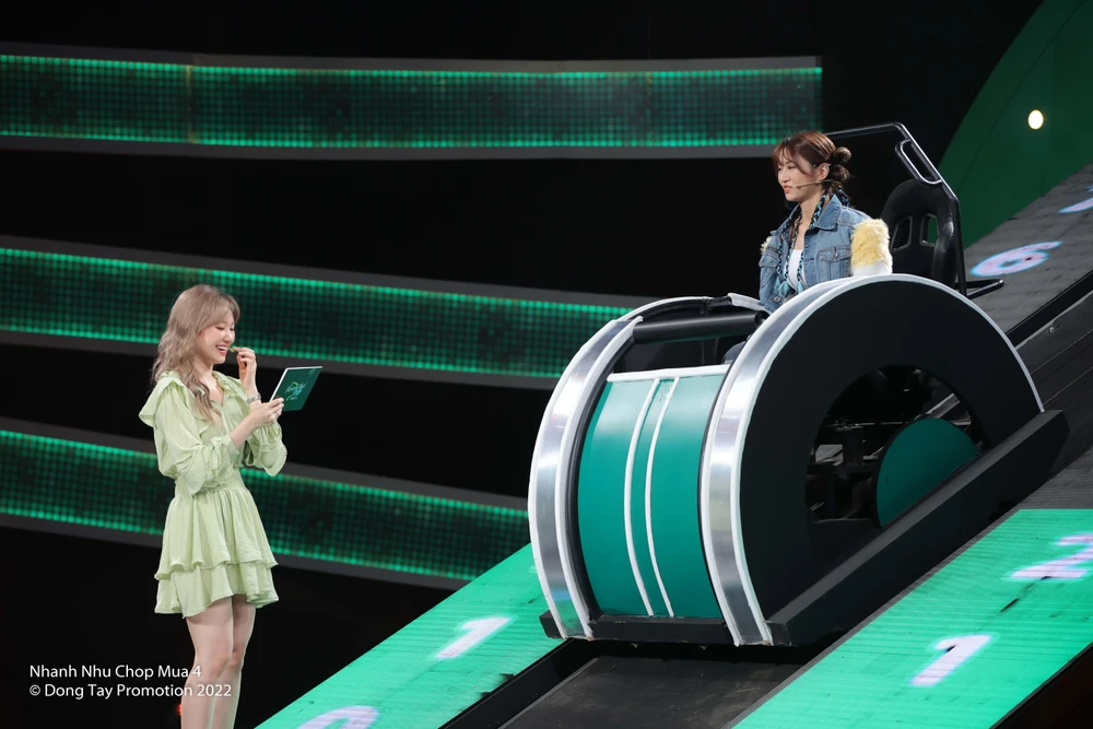 Lê Bống với phần thi của mình.