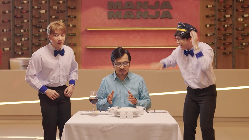 Các học trò hết hồn vì thầy giáo lắm chiêu. Các học trò hết hồn vì thầy giáo lắm chiêu.