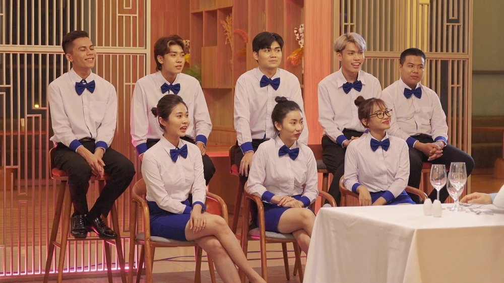 Cả lớp căng như dây đàn khi thầy Xoay giở chiêu hành học trò . Cả lớp căng như dây đàn khi thầy Xoay giở chiêu hành học trò .