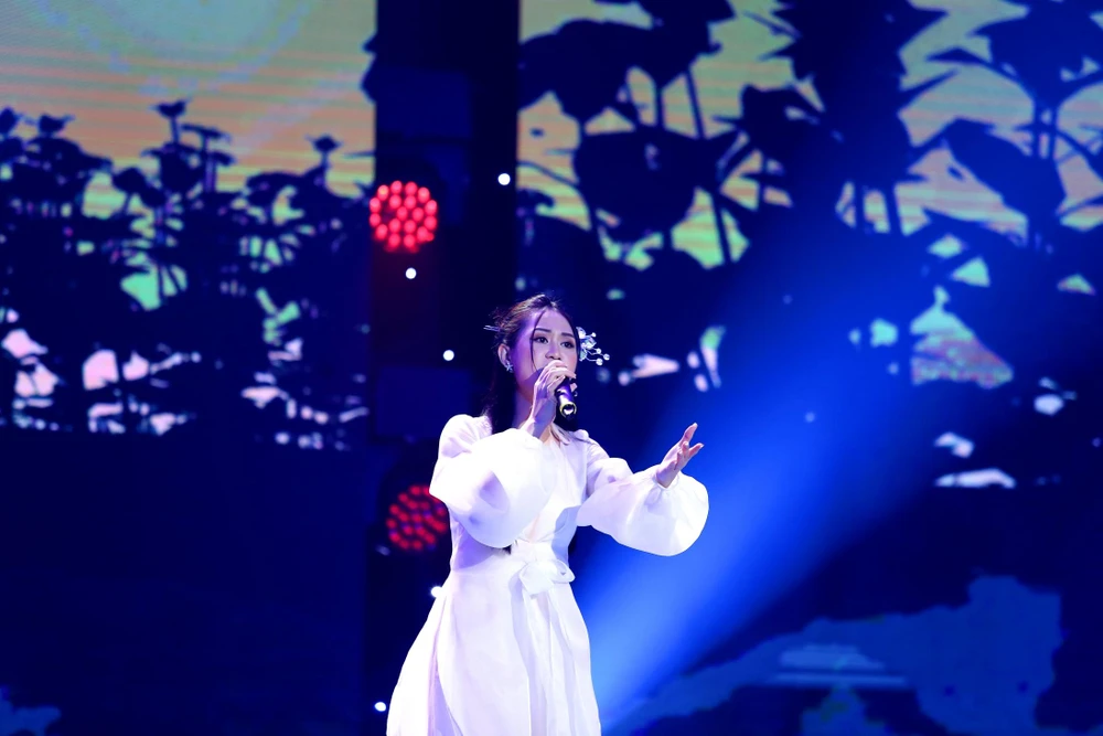 Bài Hạ Trắng với trình diễn Jee Trần. Ảnh: CTCC