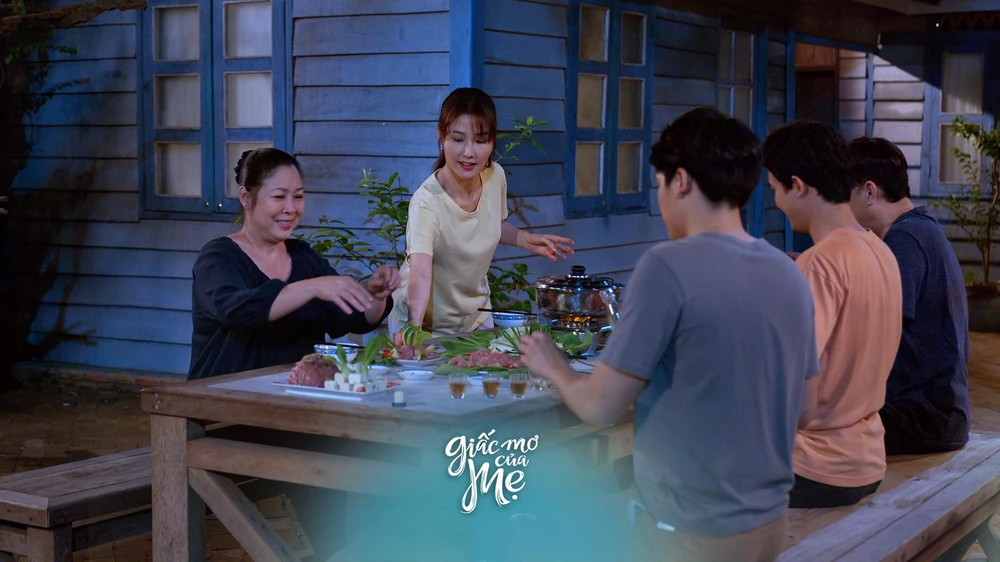 Hình ảnh người mẹ và các đứa con trong phim.