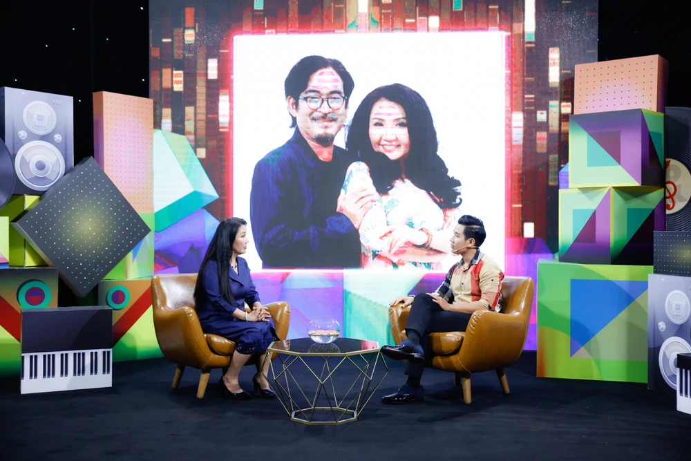 Hình ảnh Ngân Quỳnh và chồng.