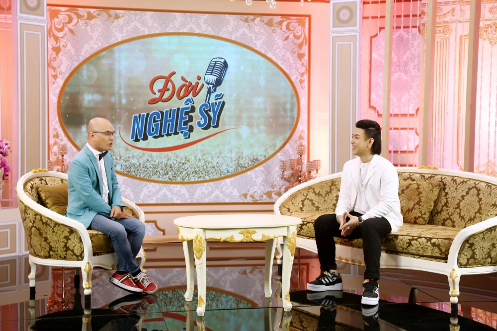 Akira Phan chia sẻ với chương trình. Akira Phan chia sẻ với chương trình.