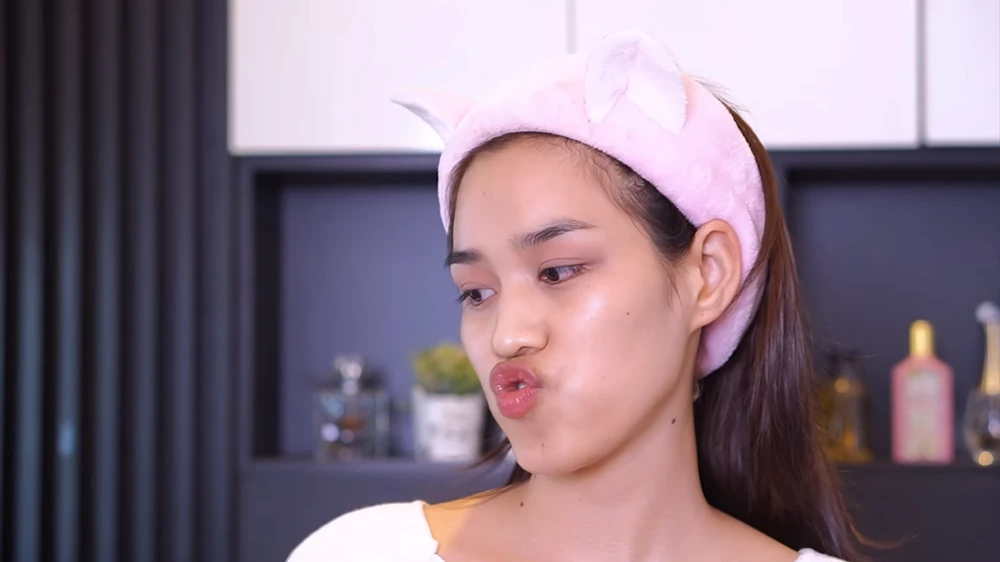 “Bây giờ đi học thì sướng hơn rồi, 7h-8h mới phải dậy” – nàng hậu khiến người xem bật cười vì chia sẻ và biểu cảm đáng yêu. “Bây giờ đi học thì sướng hơn rồi, 7h-8h mới phải dậy” – nàng hậu khiến người xem bật cười vì chia sẻ và biểu cảm đáng yêu.