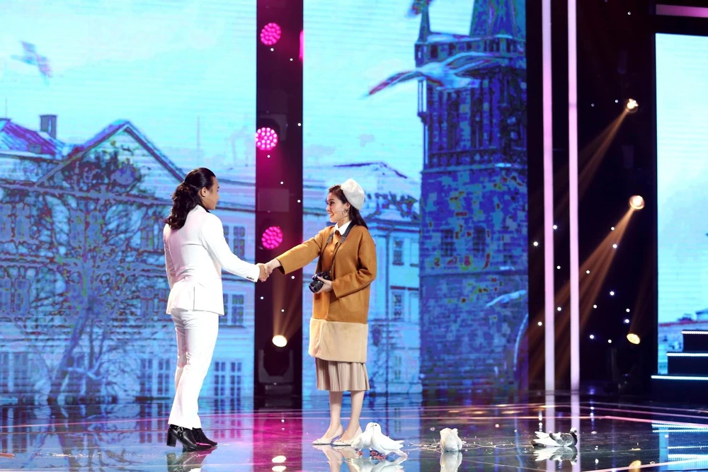 Tuấn Nghĩa với ca khúc Mắt biếc.