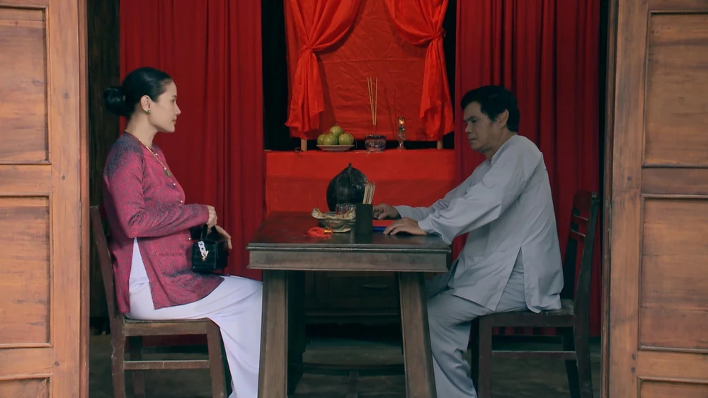 Ba Phú đi xem bói.