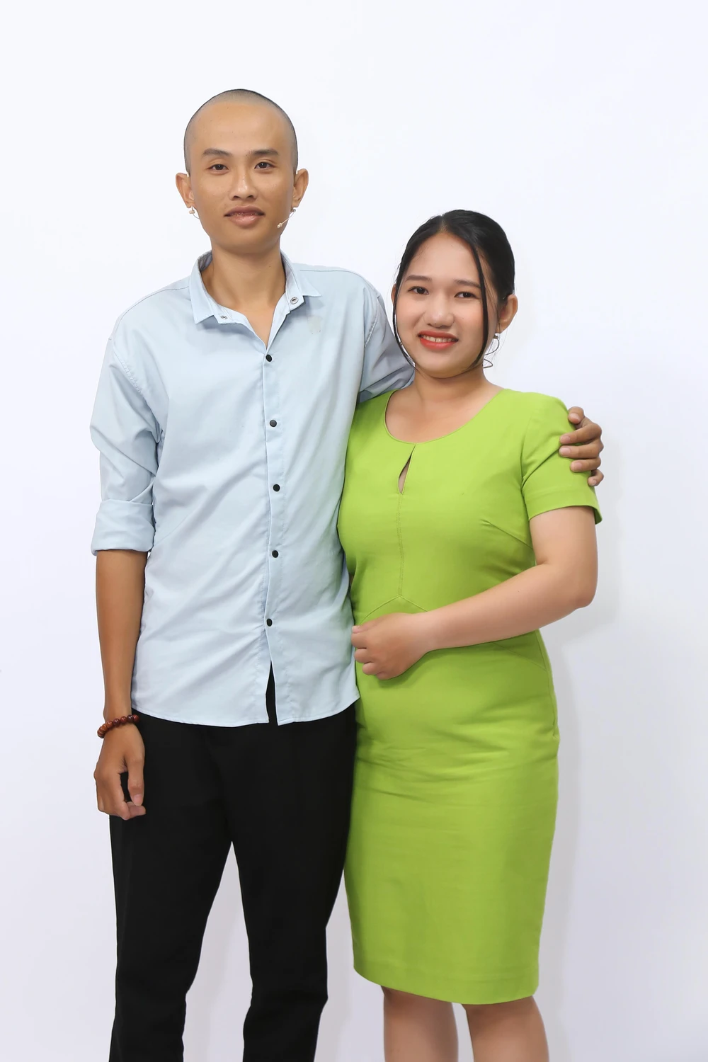 Anh Trường An và vợ. Ảnh: CTCC