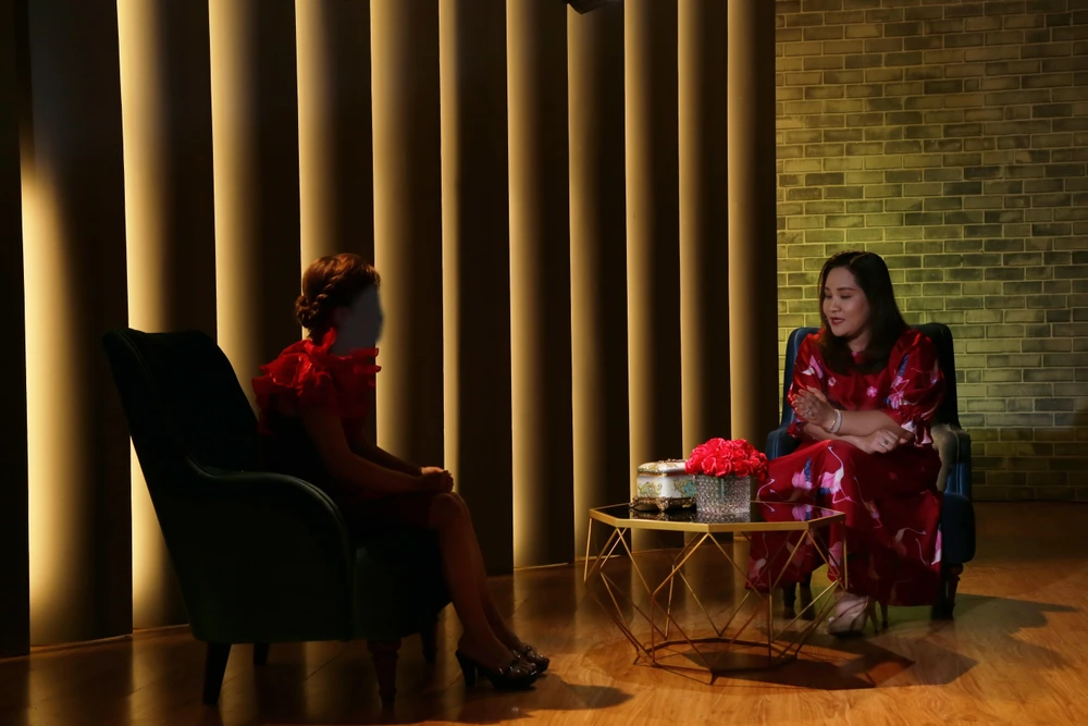 Chị K chia sẻ cùng chuyên gia tâm lý.