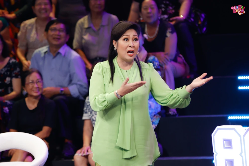 Nghệ sĩ Hồng Vân chia sẻ với chương trình. Ảnh: CTCC