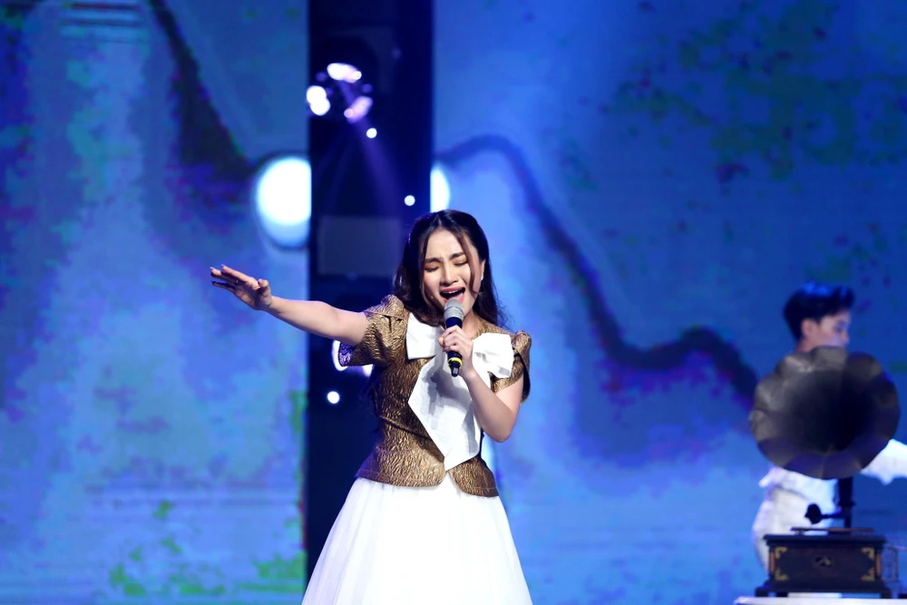 Tiết mục Ai đi ngoài sương gió.