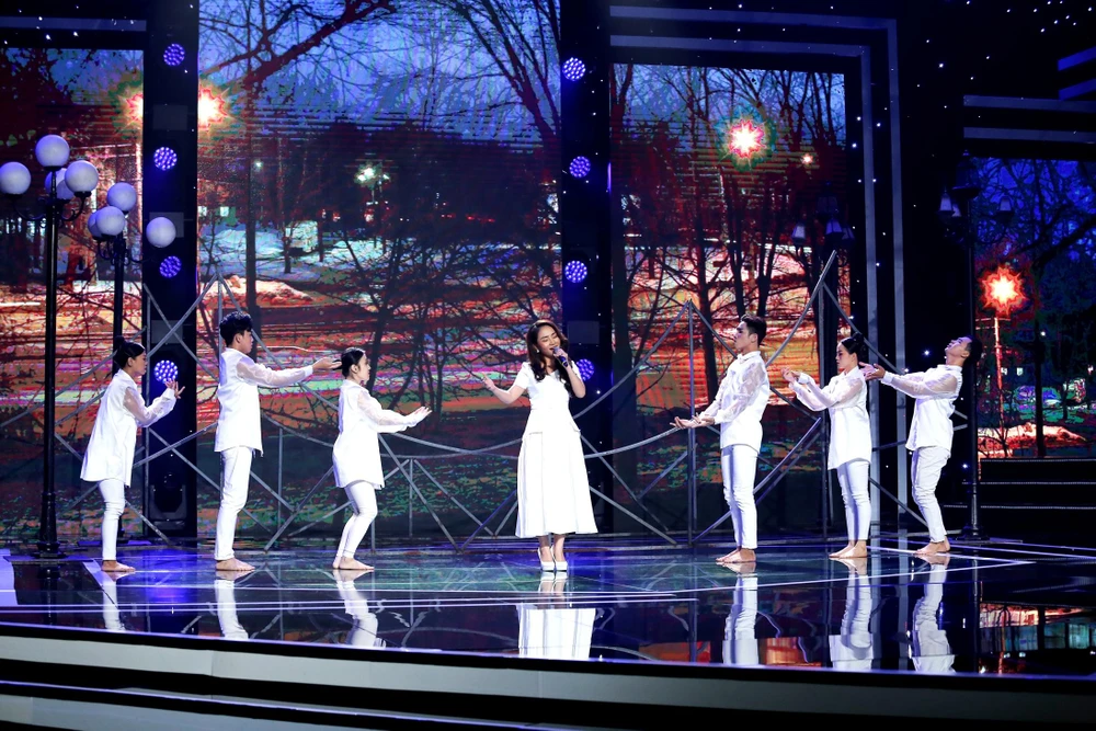 Nguyễn Thạch Thảo với tiết mục 'Xin cho tôi'.