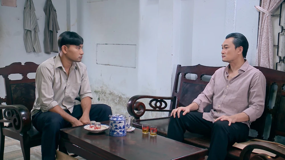 Thành hồ hởi khoe với Hai Thiện.