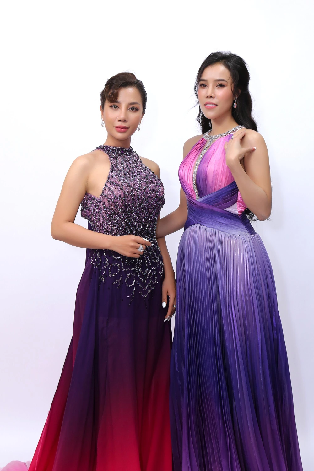 Thí sinh Phượng Vũ và Hồng Gấm. Ảnh: CTCC