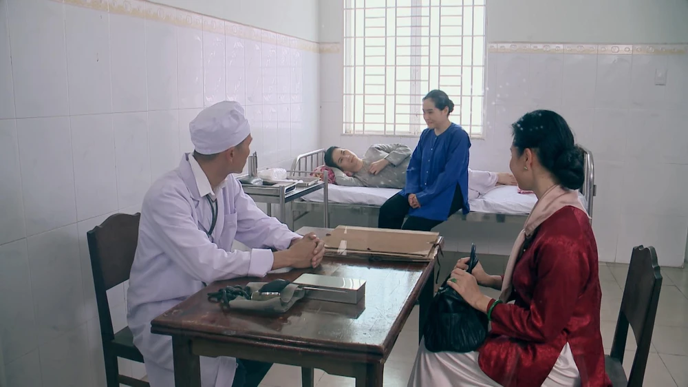 Bà Phú được chữa bệnh.