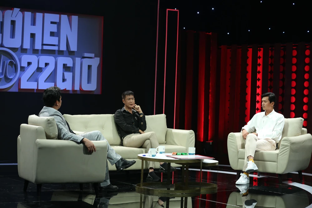 Cuộc trò chuyện của ba người đàn ông.