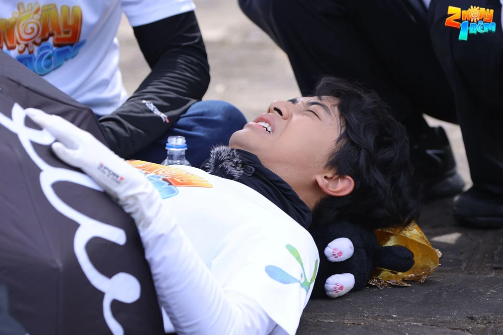 Dàn cast đứng ngồi không yên khi Nhã Phương, Cris Phan gặp nạn ảnh 4