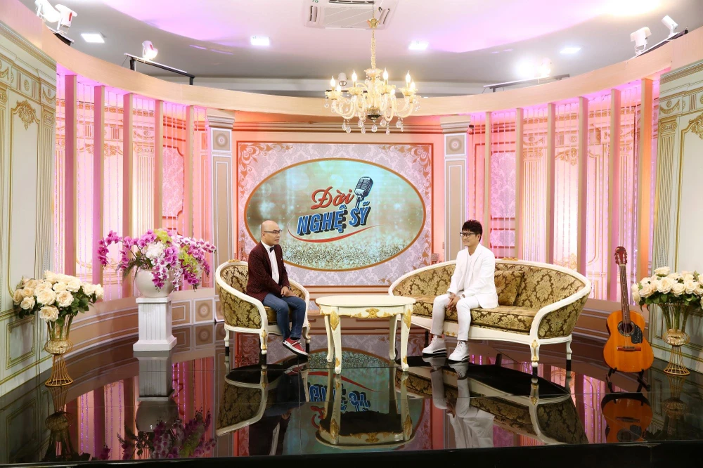 Lương Gia Huy chia sẻ cùng với MC Minh Đức.