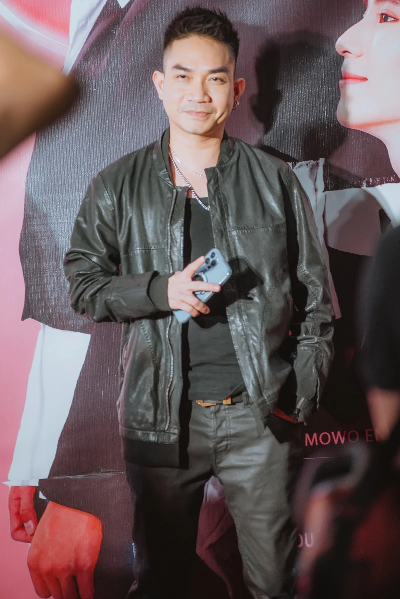 Ca sĩ Phạm Khánh Hưng. Ca sĩ Phạm Khánh Hưng.