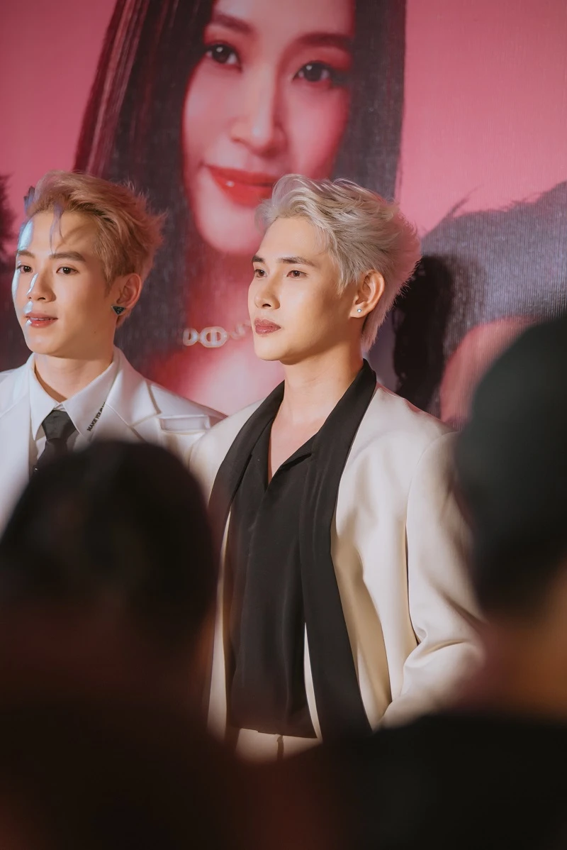 Phú Thịnh và Lý Hạo Mạnh Quỳnh. Phú Thịnh và Lý Hạo Mạnh Quỳnh.