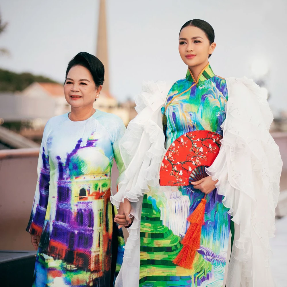 Hoa hậu Ngọc Châu cùng mẹ ruột.