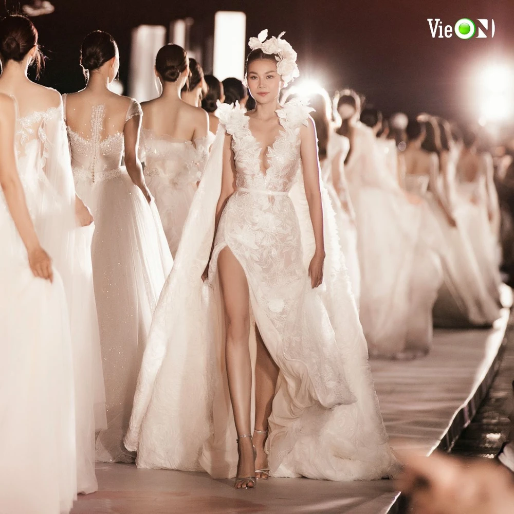 Siêu Mẫu Thanh Hằng tại Fashion Voyage. Ảnh: CTCC