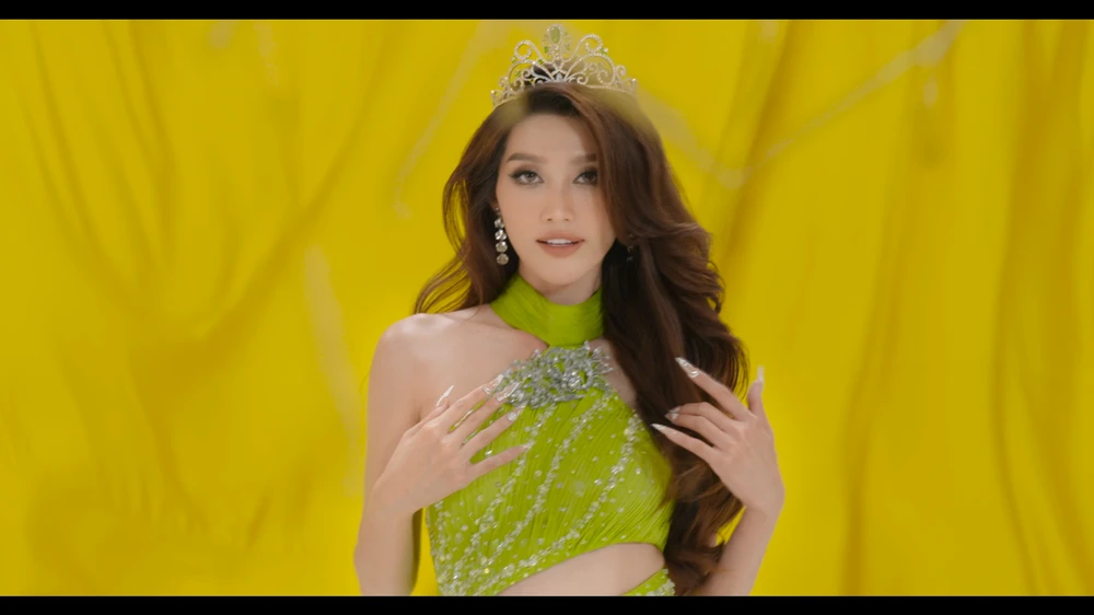 Á hậu Chế Nguyễn Quỳnh Châu. Á hậu Chế Nguyễn Quỳnh Châu.