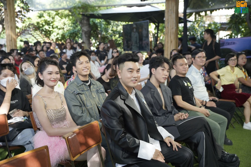 Các khách mời tham dự buổi ra mắt. Ảnh: CTCC