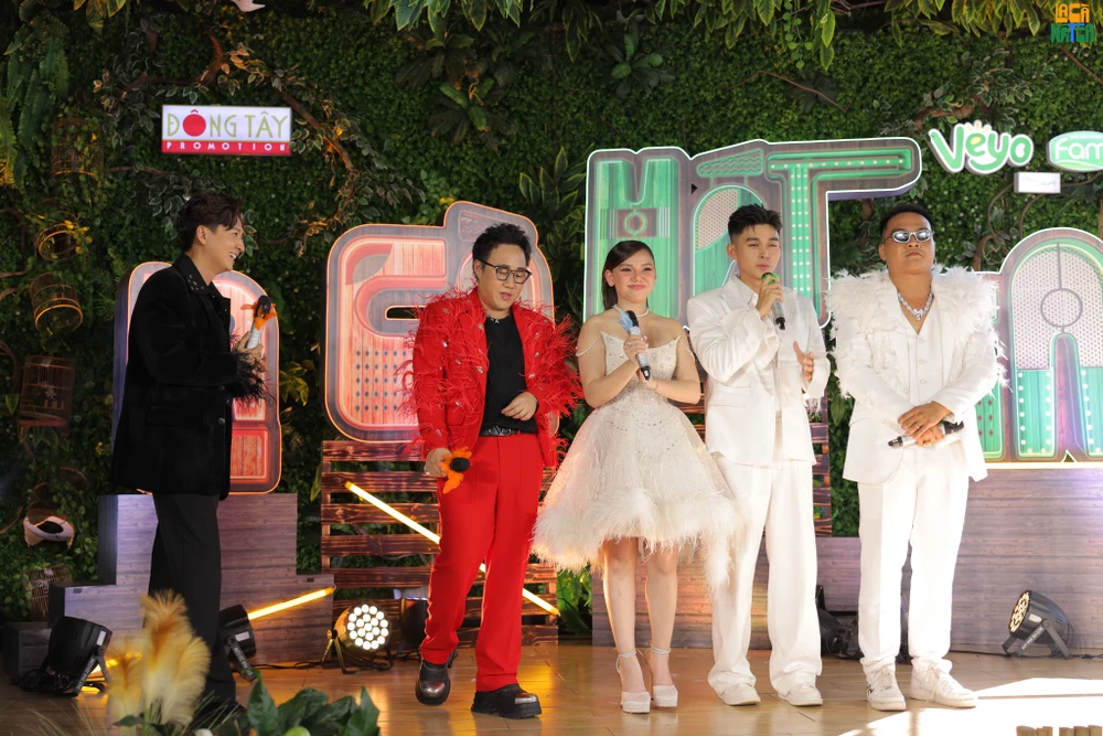 5 nghệ sĩ chính tại chương trình.