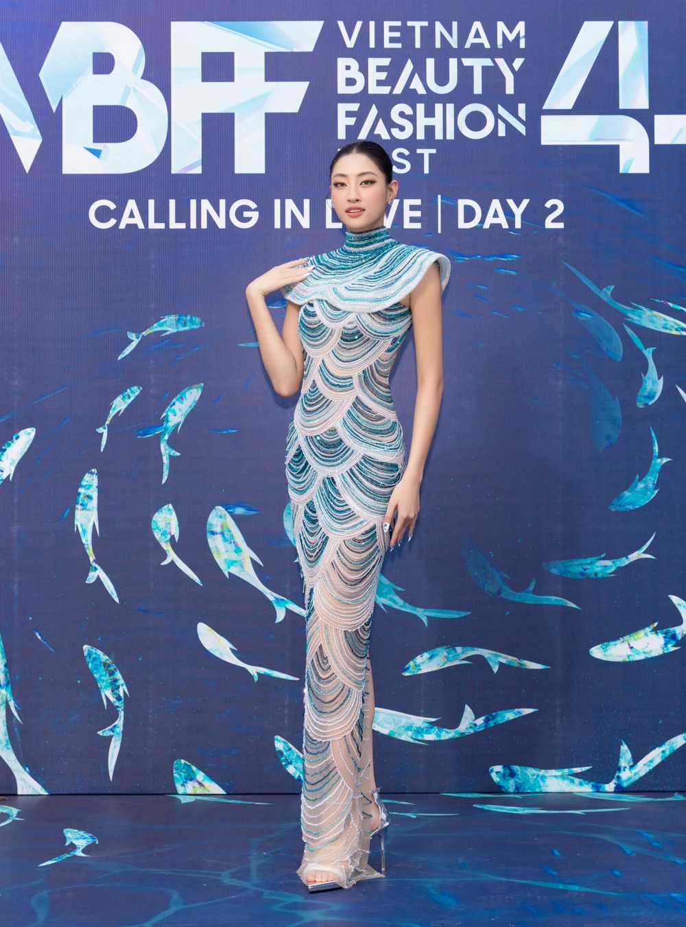 Hoa hậu Lương Thuỳ Linh xinh như một quý cô với thiết kế đặc biệt lần này.