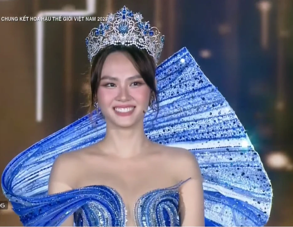 Mai Phương rạng rỡ tại sân khấu Miss World Vietnam 2023.