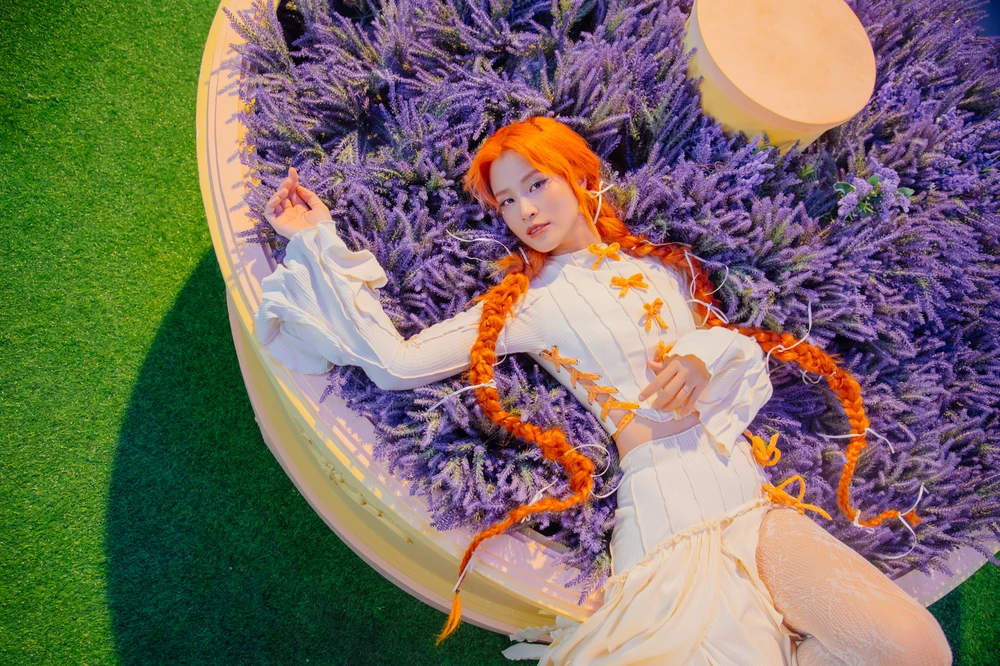 Nữ ca sĩ vô cùng xinh đẹp trong ca khúc mới ra của mình. Nữ ca sĩ vô cùng xinh đẹp trong ca khúc mới ra của mình.