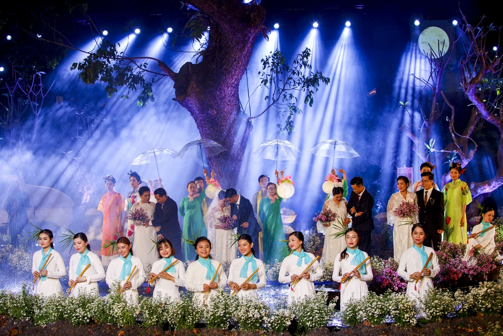 Lễ cưới xúc động của y bác sĩ tuyến đầu chống dịch ảnh 6