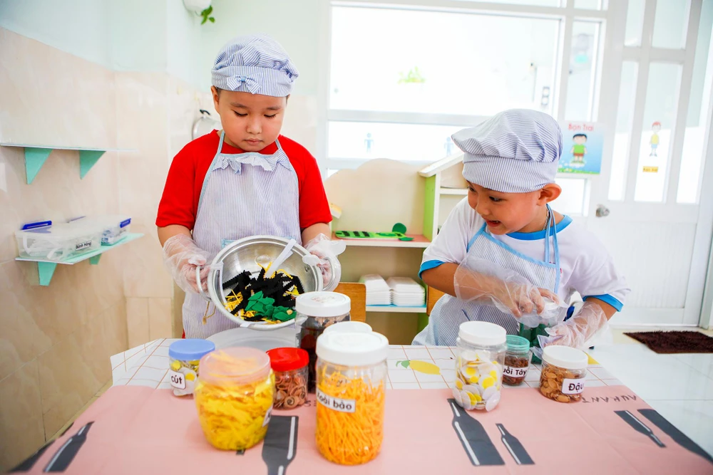 Các em đa phần là con của công nhân khu chế xuất Tân Thuận.