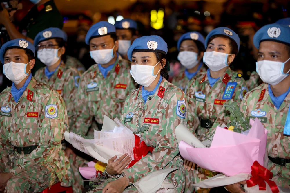 Đối với công tác phòng chống COVID-19, bệnh viện đã làm tốt việc sàng lọc cũng như tư vấn, điều trị đối với các ca bệnh ở mức trung bình cho tới nặng. Trong 3 tháng cuối nhiệm kỳ, BVDC cấp 2 số 3 đã phối hợp với các bệnh viện cấp 1 trong địa bàn đẩy lùi được tình hình COVID-19 tại khu vực.