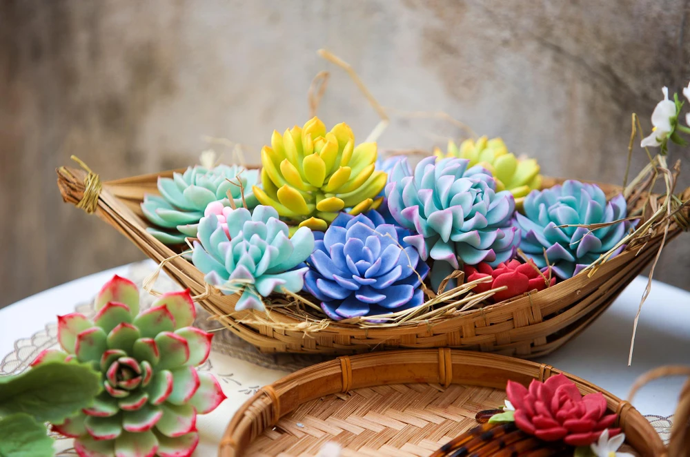 Sản phẩm của chị Trang làm ra có giá từ vài trăm đến vài triệu đồng, tùy vào độ phức tạp của sản phẩm.