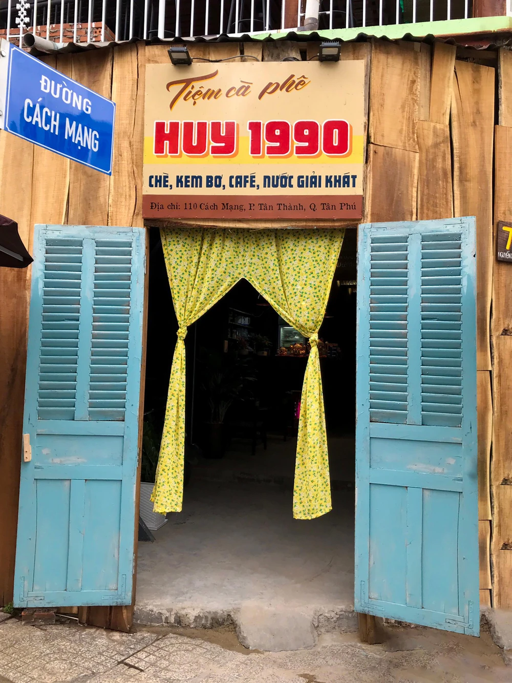 Quán cà phê trên đường Cách Mạng, phường Tân Thành, quận Tân Phú, TP.HCM.