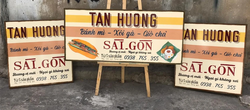 Những tấm bảng hiệu mà anh Bảo đã từng vẽ.