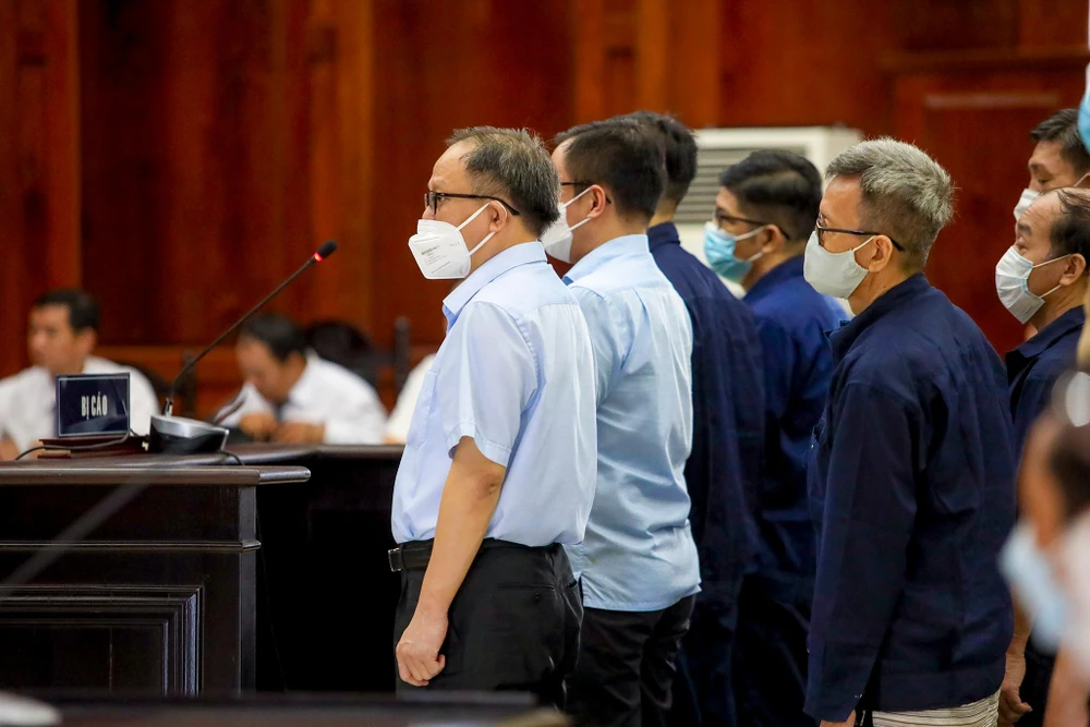 Bị cáo Tất Thành Cang kháng cáo giữ nguyên quan điểm như từ trước đến nay, không đồng tình với cáo buộc vi phạm quy định về quản lý, sử dụng tài sản nhà nước gây thất thoát, lãng phí khi chấp thuận cho SADECO bán rẻ 9 triệu cổ phần.