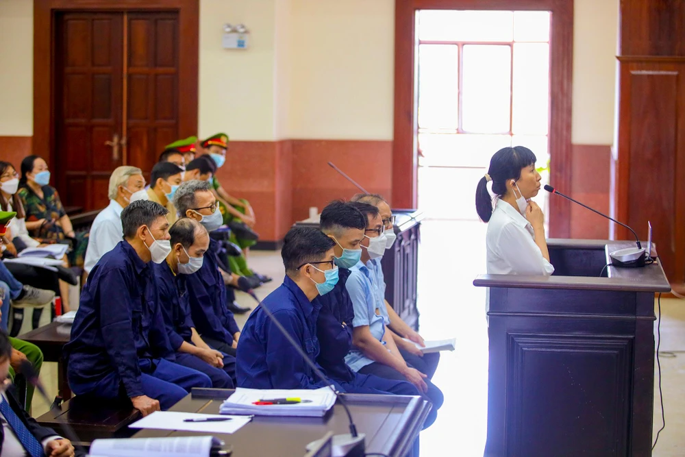 Bảy bị cáo khác kháng cáo xin giảm nhẹ hình phạt gồm: Tề Trí Dũng, Phạm Văn Thông (cựu Phó chánh văn phòng Thành ủy), Huỳnh Phước Long (cựu Trưởng phòng Quản lý đầu tư kinh doanh vốn của Văn phòng Thành ủy), Trần Công Thiện (cựu Tổng giám đốc Công ty TNHH MTV đầu tư và xây dựng Tân Thuận), Trần Đăng Linh (cựu Phó tổng giám đốc IPC), Vũ Xuân Đức (cựu Phó tổng giám đốc IPC), Đỗ Công Hiệp (cựu Kế toán trưởng SADECO). Bị cáo Nguyễn Văn Minh (cựu Trưởng ban kiểm soát Công ty SADECO) kháng cáo xin xem xét lại tội danh và mức án. Bị cáo Nguyễn Trường Bảo Khánh (cựu thành viên HĐTV IPC) xin giảm nhẹ hình phạt và hưởng án treo