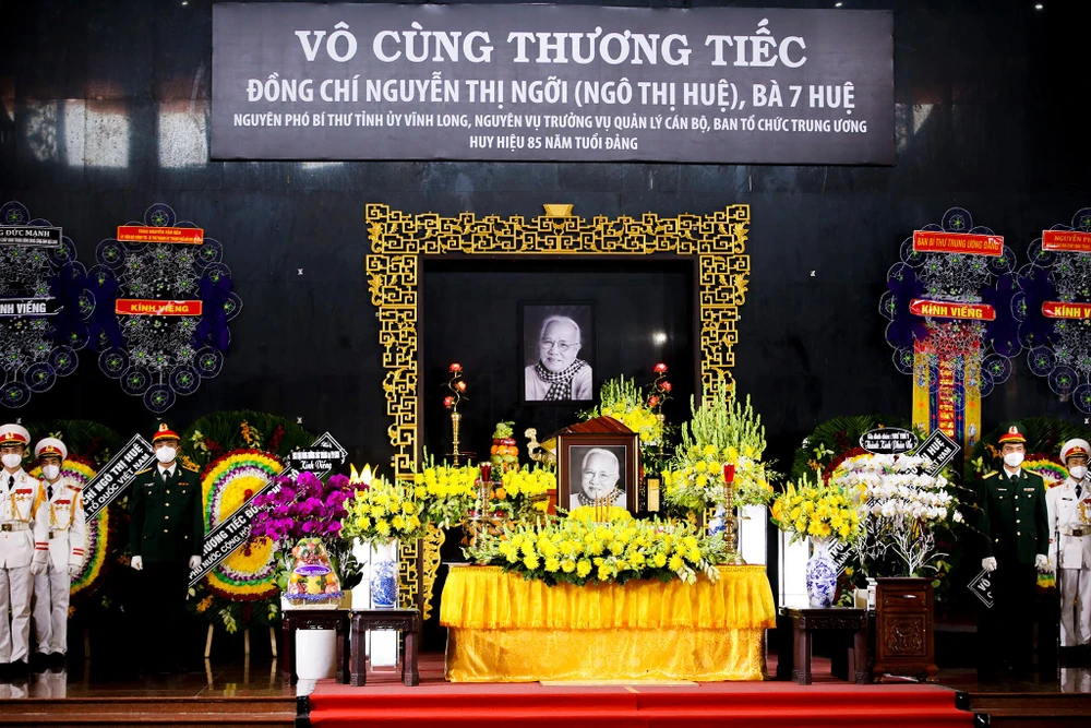 Bà Ngô Thị Huệ là phu nhân cố Tổng Bí thư Nguyễn Văn Linh đã từ trần vào lúc 20 giờ tối ngày 5-6. Lễ viếng của bà được tổ chức tại Nhà tang lễ quốc gia phía Nam (số 5 Phạm Ngũ Lão, quận Gò Vấp, TPHCM).