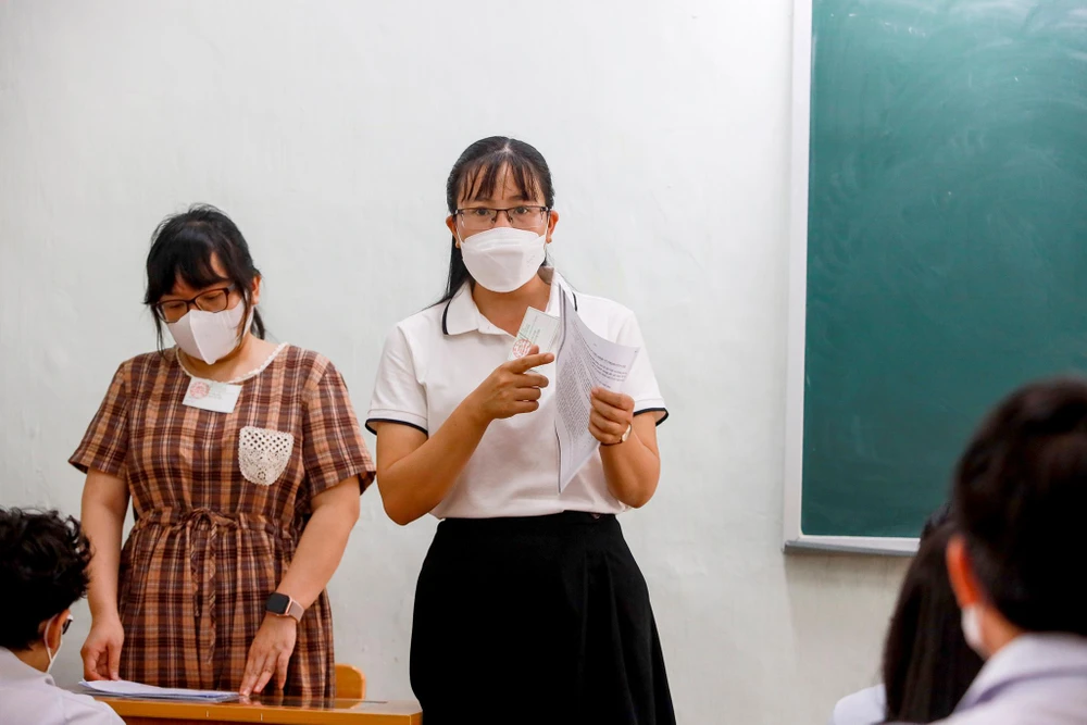 Các em học sinh được dặn dò kỹ lưỡng về quy chế thi.