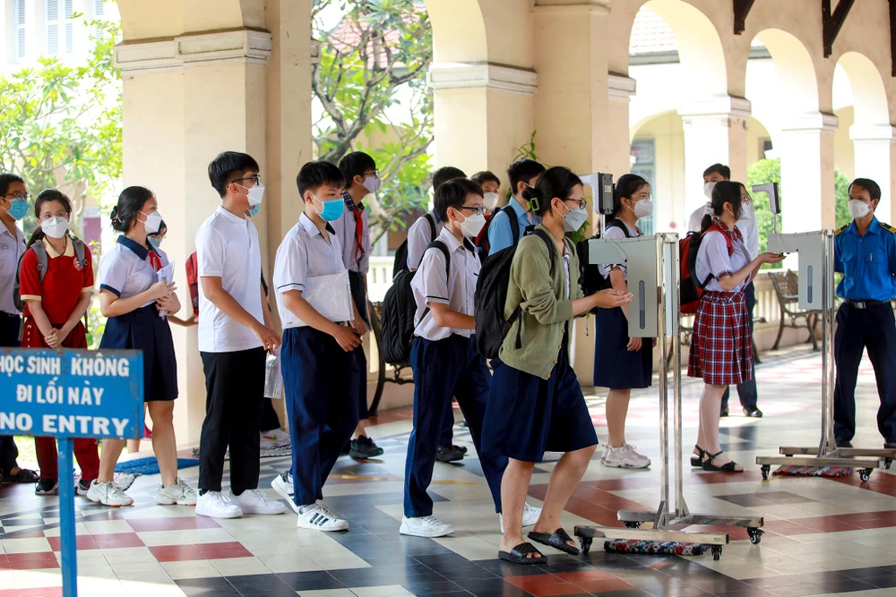 Sáng 10-6, hơn 94.000 thí sinh đã đến làm thủ tục dự thi kỳ thi tuyển sinh vào lớp 10 THPT năm học 2022-2023.