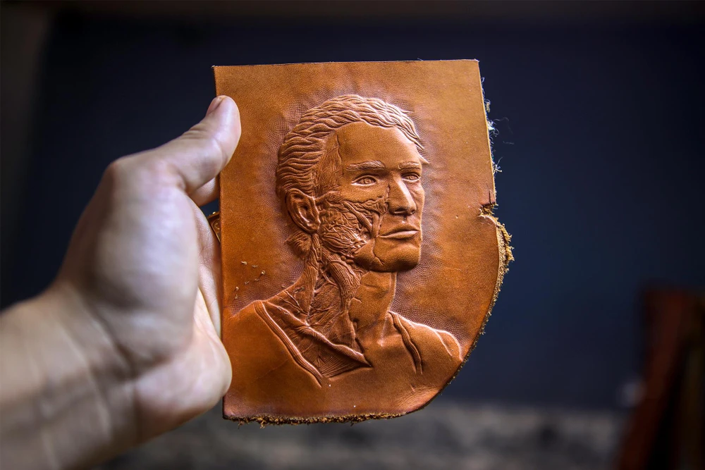 Sản phẩm điêu khắc dưới ánh sáng sẽ cho ra được những đường khối càng ấn tượng.