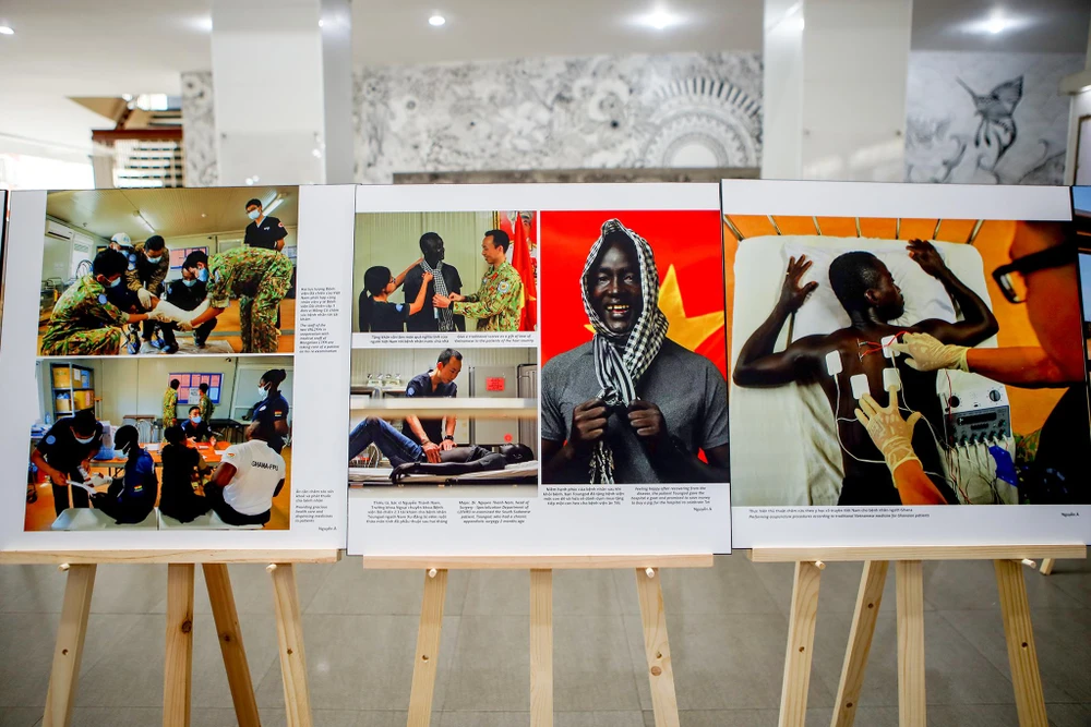 150 bức ảnh màu, khổ lớn 60 x 60cm trưng bày là thành quả chọn lọc từ hàng ngàn bức ảnh được bấm máy trên đất nước Sudan. 150 bức ảnh màu, khổ lớn 60 x 60cm trưng bày là thành quả chọn lọc từ hàng ngàn bức ảnh được bấm máy trên đất nước Sudan.