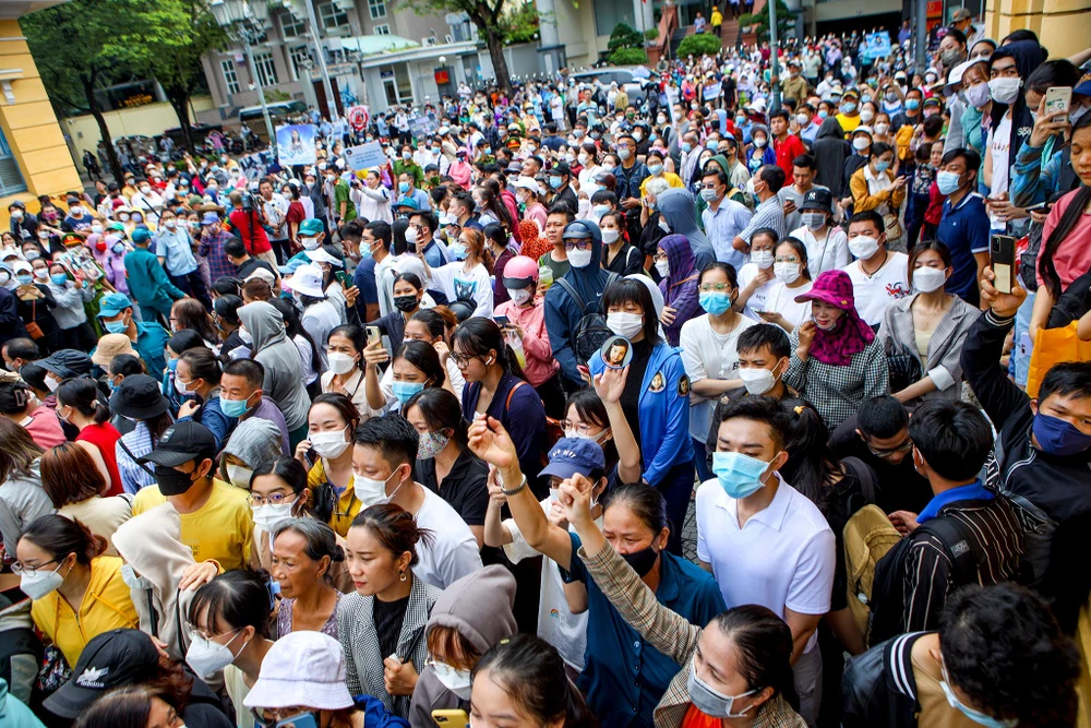 Sáng 21-7, Toà gia đình và người chưa thành niên (TAND TP.HCM) đưa ra xét xử sơ thẩm công khai vụ bé N.T.V.A (8 tuổi; ngụ quận Bình Thạnh, TP.HCM) bị đánh chết đối với hai bị cáo Nguyễn Võ Quỳnh Trang (27 tuổi, quê Gia Lai) và Nguyễn Kim Trung Thái (37 tuổi, cha ruột bé V.A).