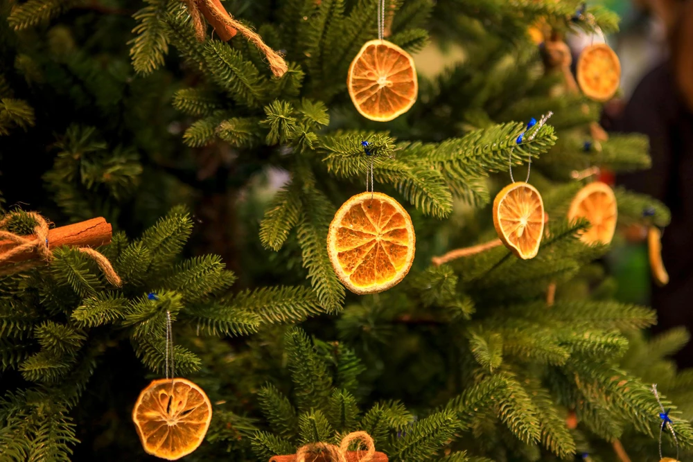 Các loại vật liệu khô như cam chanh, quế là sản phẩm mới của năm nay.